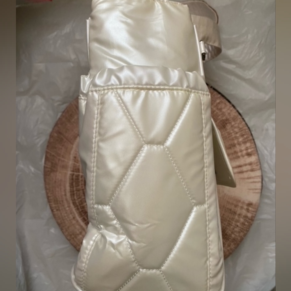 Lug Toss Metallic Diamond Quilted Crossbody Bag with Geometric Design - Picture 3 of 7